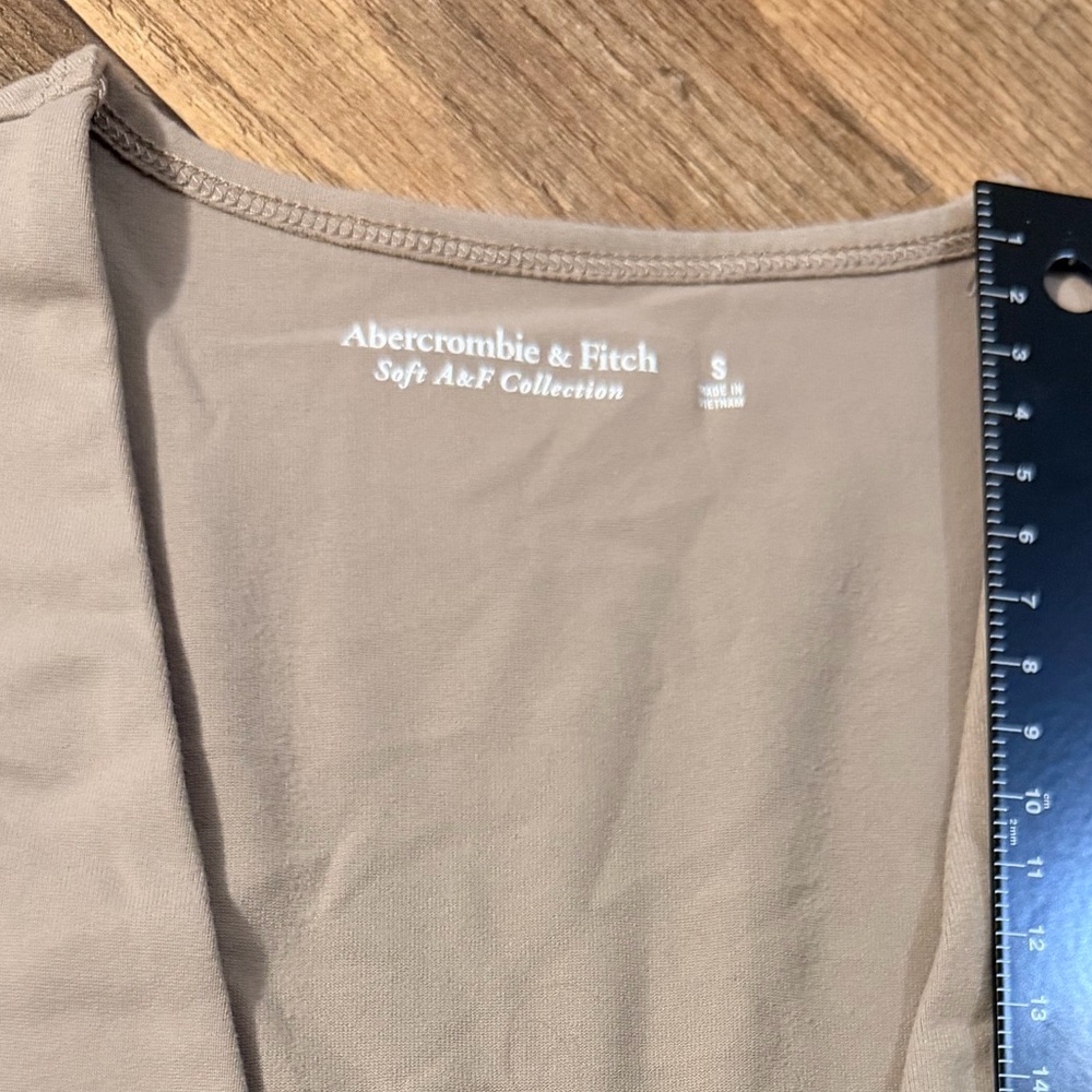 Abercrombie & Fitch Tan Long Sleeve Bodysuit - Picture 4 of 5